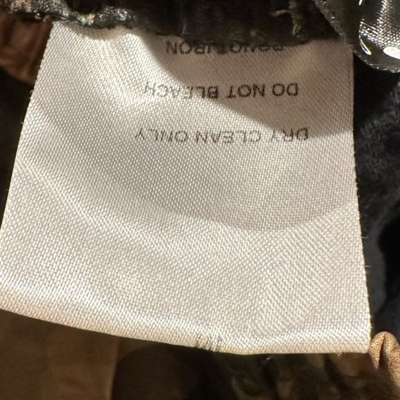 Vegan leather shorts - Picture 3 of 3